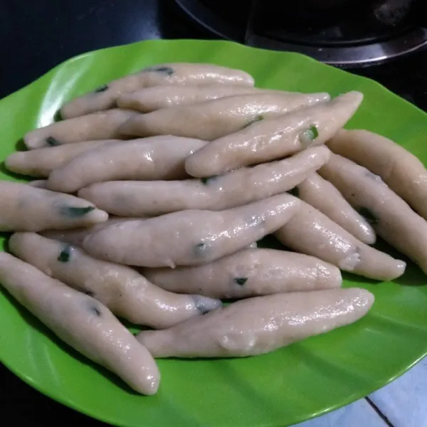 Pada tahap ini otak-otak sudah bisa digoreng atau bisa disimpan di freezer untuk dijadikan frozen food, pastikan sudah dalam keadaan dingin baru masukkan freezer.