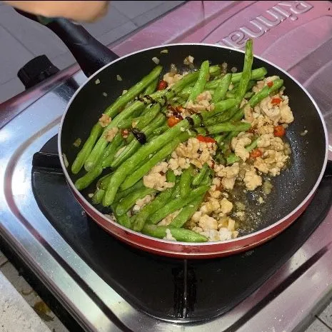 Beri sedikit kecap manis. Sajikan.