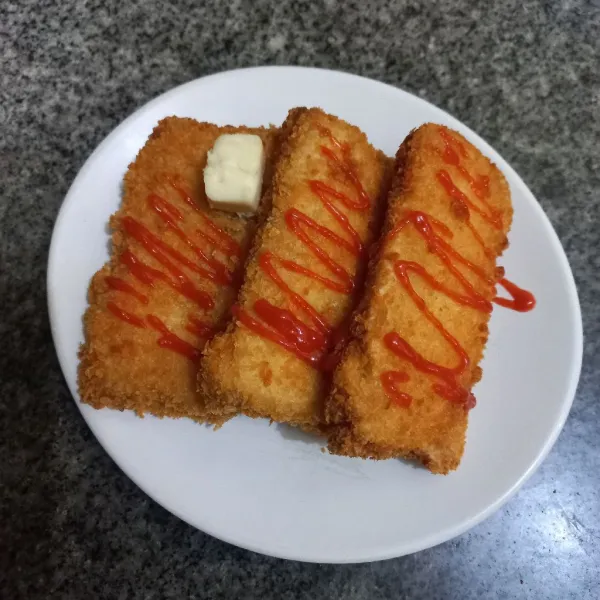 Beri saus pedas di atasnya