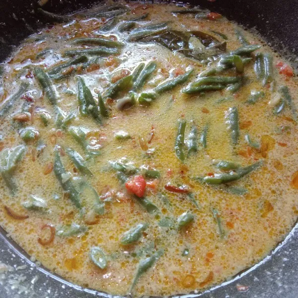 Koreksi rasa, jika dirasa sudah sesuai, angkat, sajikan.