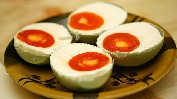 6 Manfaat Telur Asin untuk Kesehatan Tubuh Kamu