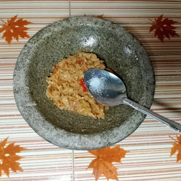Tambahkan penyedap rasa, aduk rata. Dan sajikan.