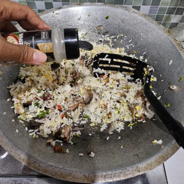 Bumbui dengan semua bahan seasoning, aduk rata.