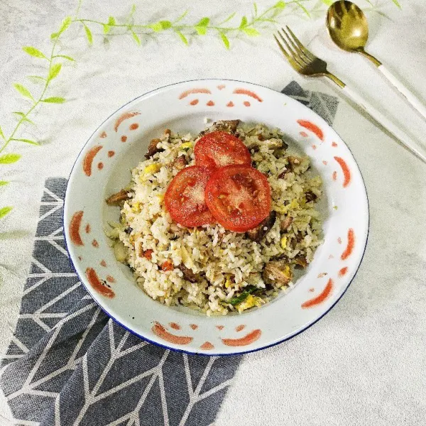 Tuang ke atas piring saji, kemudian sajikan.