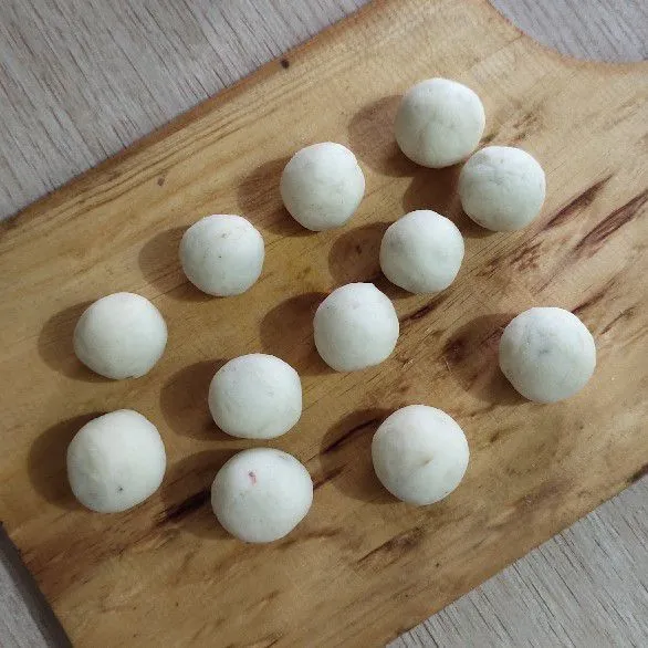 Bulat-bulatkan sampai tak ada yang bocor.