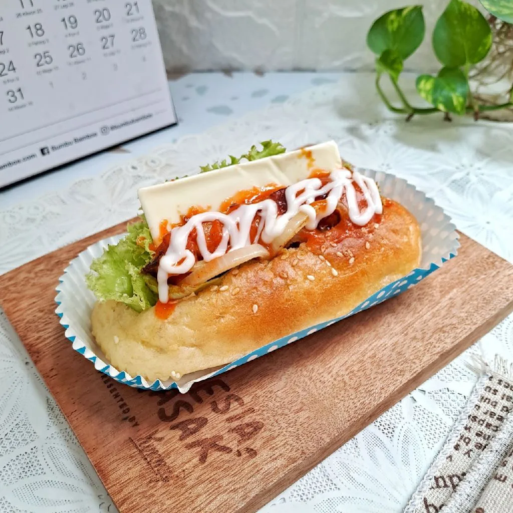 Hotdog Isi Sosis Bakar