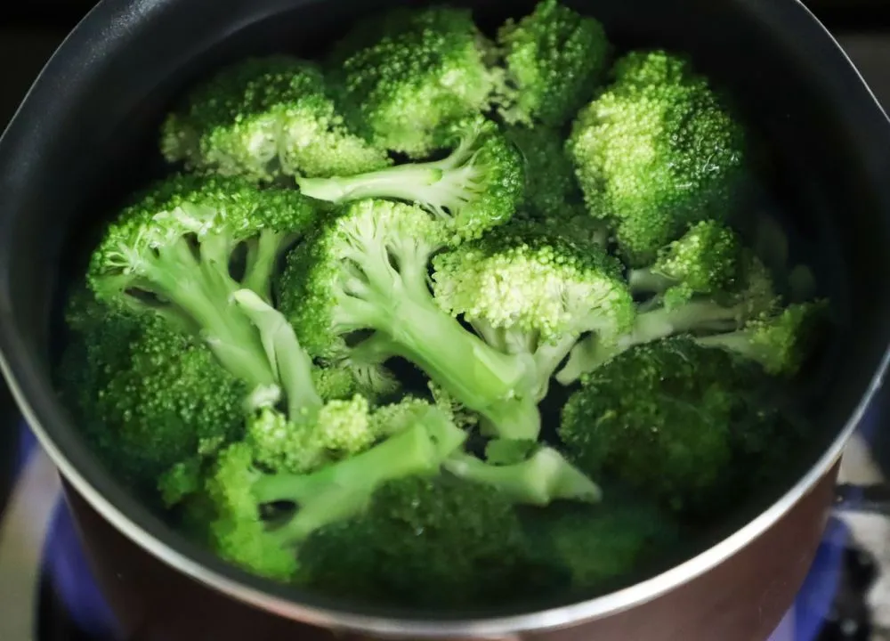 brokoli yang direndam air cuka putih