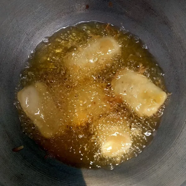 Balik kedua sisinya hingga matang dan siap disajikan.