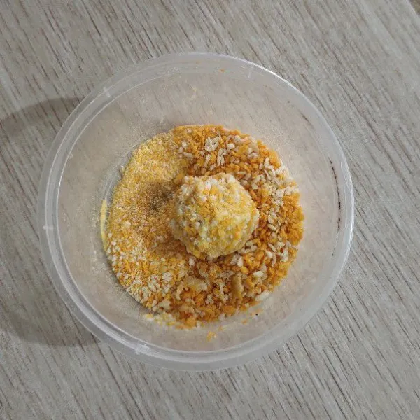 Masukkan ke tepung panir.