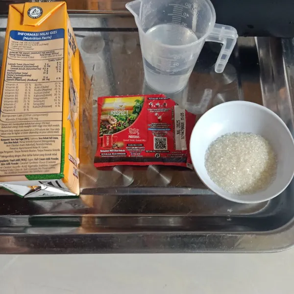 Siapkan bahan.