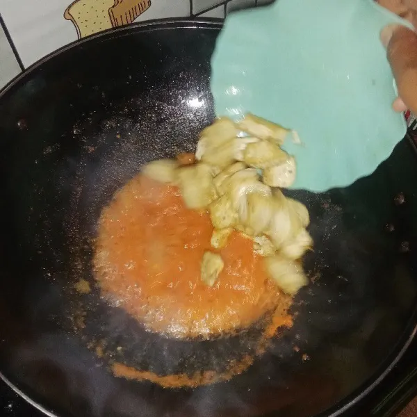 Kemudian masukan tahu.