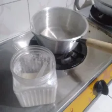 Rebus gula dengan 400 ml air.
