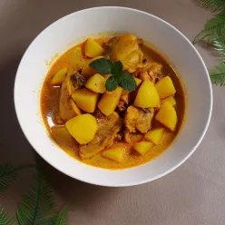 Kare Ayam Kentang