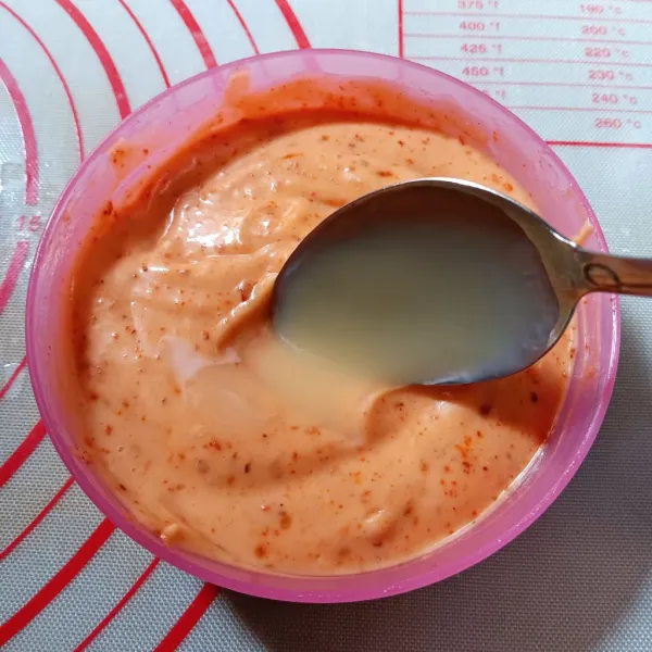 Tambahkan kental manis, aduk kembali. Siap digunakan. Bisa disimpan dikulkas dalam wadah kedap udara.