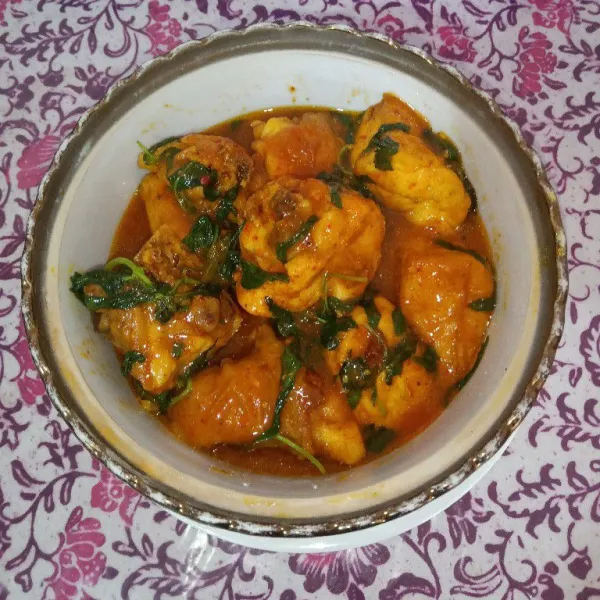 Ayam tahu rica-rica siap disajikan.