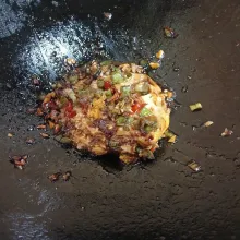 Balik telur, masak hingga air meresap. Sajikan diatas nasi hangat.
