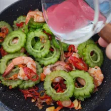 Masukkan pare, aduk rata. Tambahkan air, masak sampai pare matang.