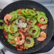 Kemudian bumbui dengan kecap manis, garam, gula, merica bubuk dan kaldu jamur. Aduk rata dan koreksi rasa, masak sampai bumbu meresap. Sajikan selagi hangat.