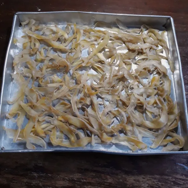 Jemur manisan mangga selama 2 - 3 hari.