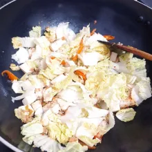 Masukkan sawi putih.