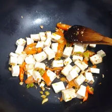 Masukkan tahu.