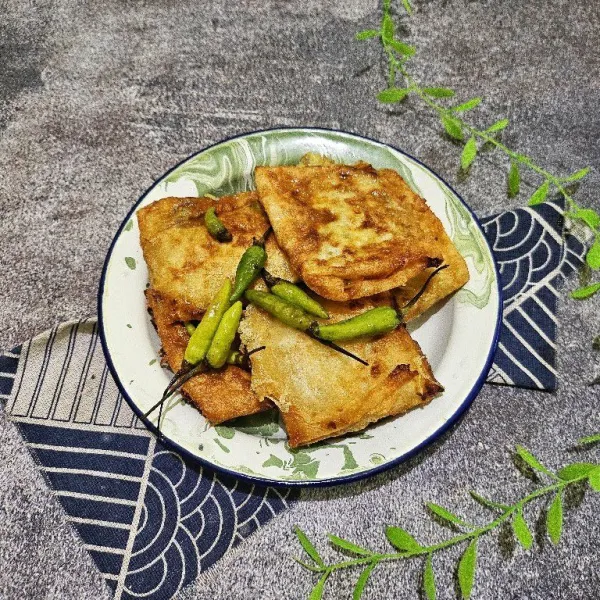 Kemudian sajikan diatas piring saji.