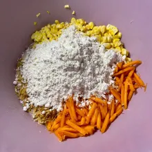 Tambahkan tepung terigu.