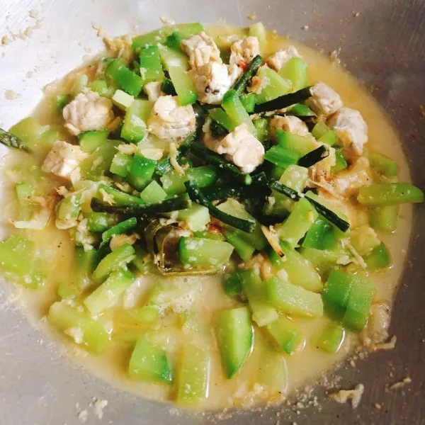 Masukan juga tempe tunggu sampai setengah matang