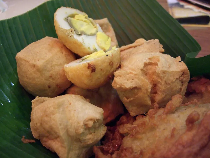 tahu pong