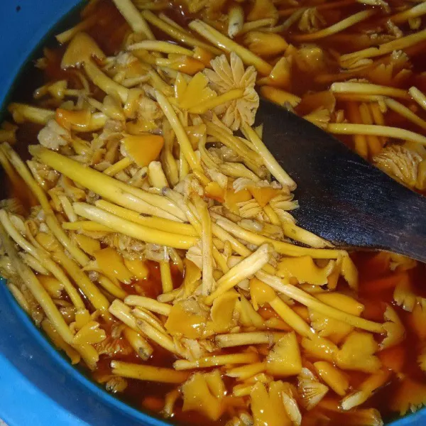 Tunggu sampai jamur berubah warna putih.