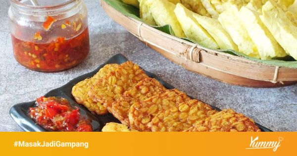 Daftar bahan tahu putih bumbu kuning di meja dapur