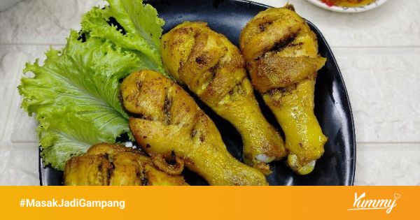 Ayam goreng kipas yang menggugah selera dengan sambal bawang yang segar