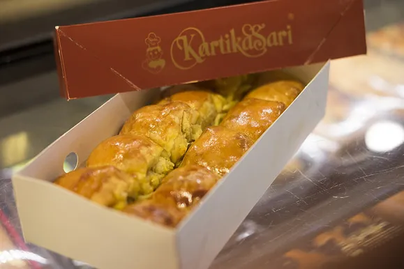 kue Kartika Sari Bakery oleh  oleh khas bandung