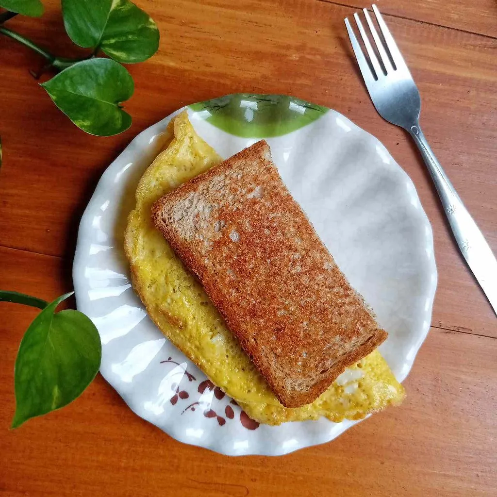 Roti Gandum Panggang Telur Alpukat