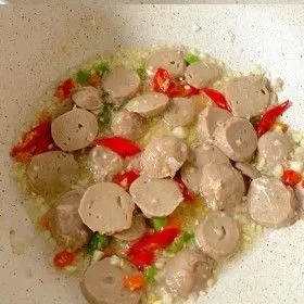 Masukkan bakso sampai matang