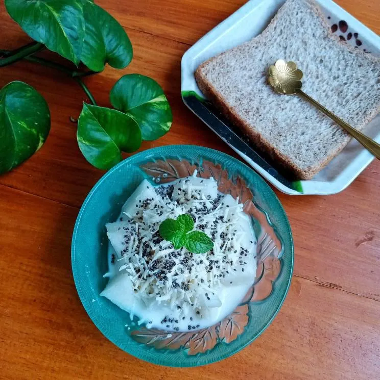 Pear Yogurt With Chiaseeds