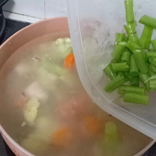 Masukin buncis kemudian didihkan