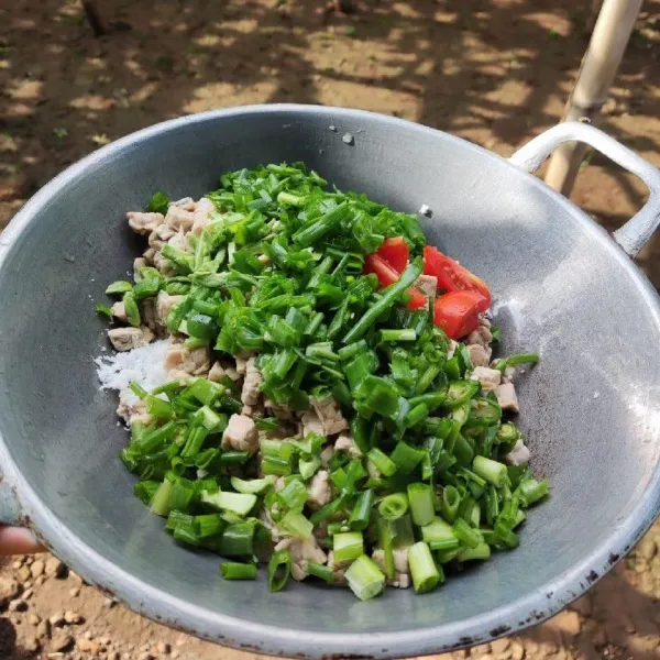 Jadikan satu semua bahan-bahan yang tadi dipotong-potong.