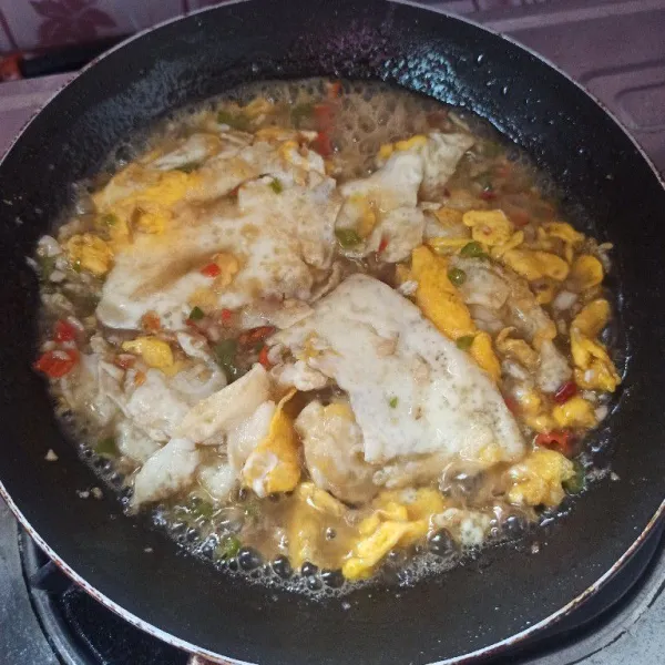 Masak hingga bumbu meresap dan air menyusut.