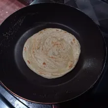 Panggang di teflon sampai kedua sisi matang, angkat
