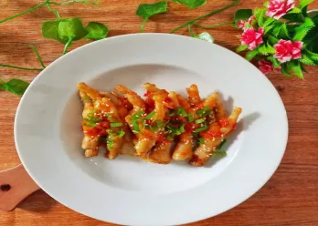 Maeun Dakbal (Ceker Pedas Korea)