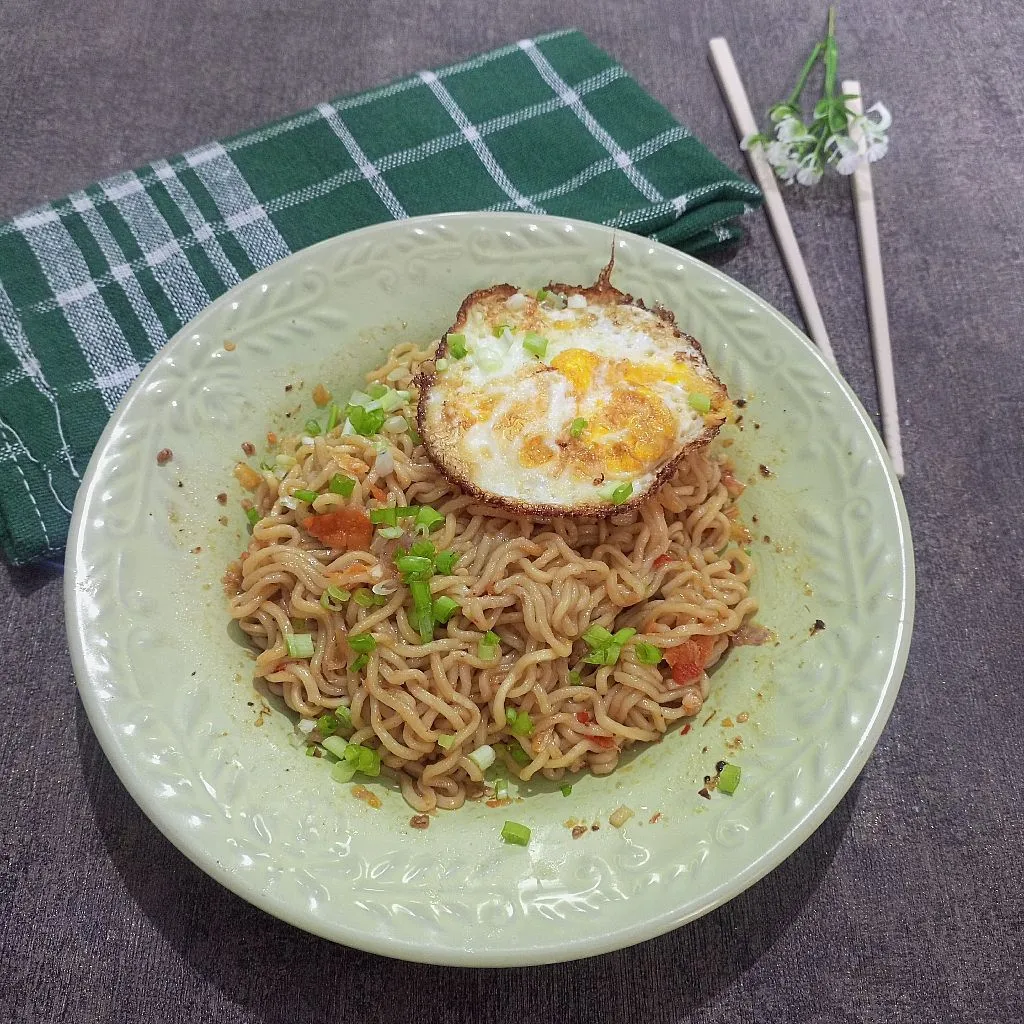 Mie Goreng Telur Sambal Korek