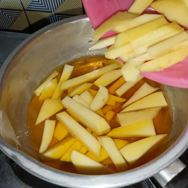 Matikan kompor dan masukkan mangga.