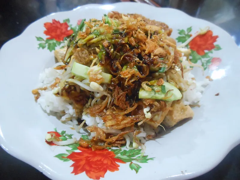 nasi lengko makanan khas cirebon