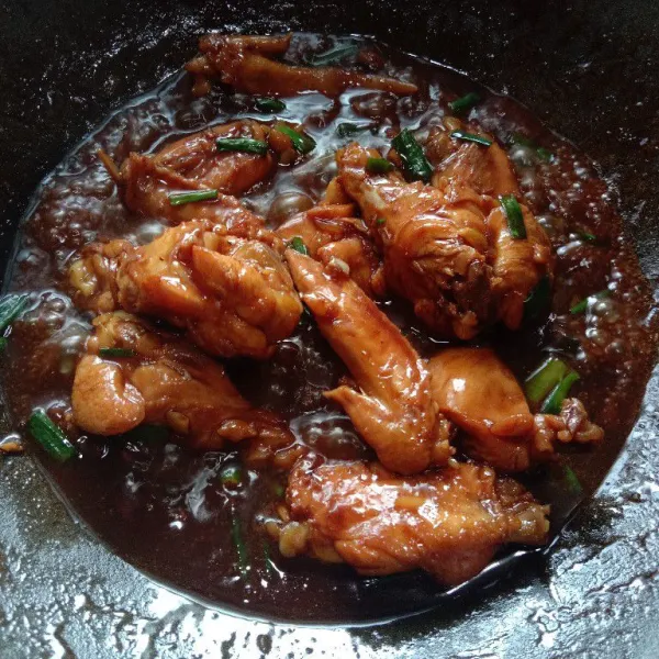 Koreksi rasa. Di step ini, bila diperlukan, tambahkan gula dan garam. Dah matang.