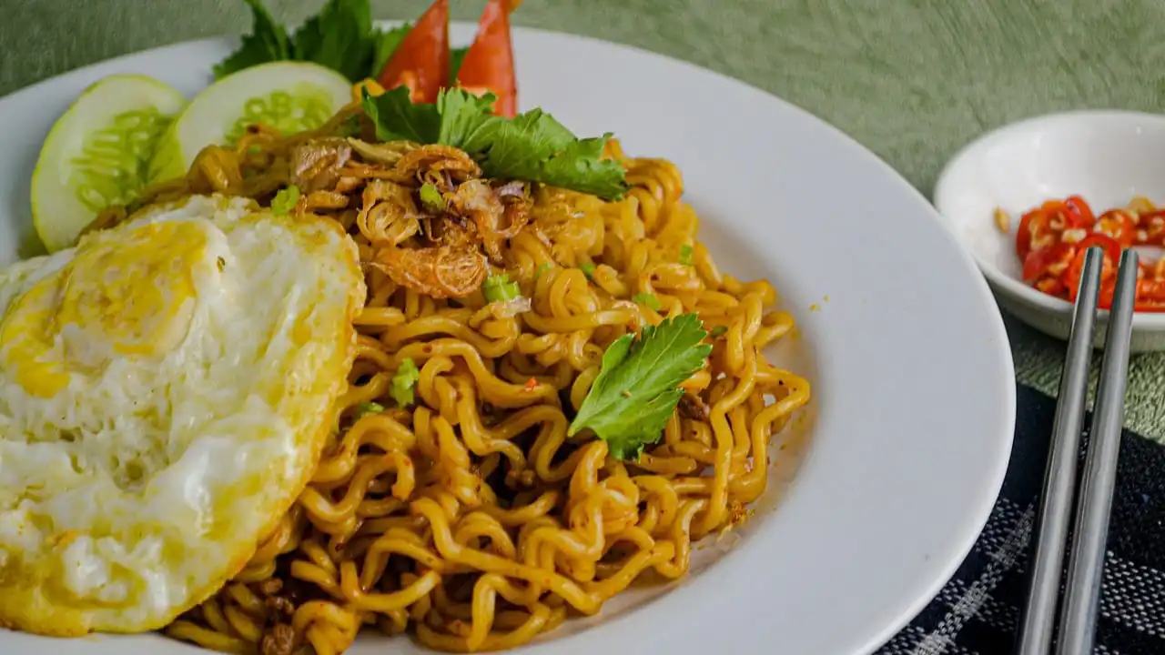 ilustrasi mie goreng (pixabay.com/gianyasa)