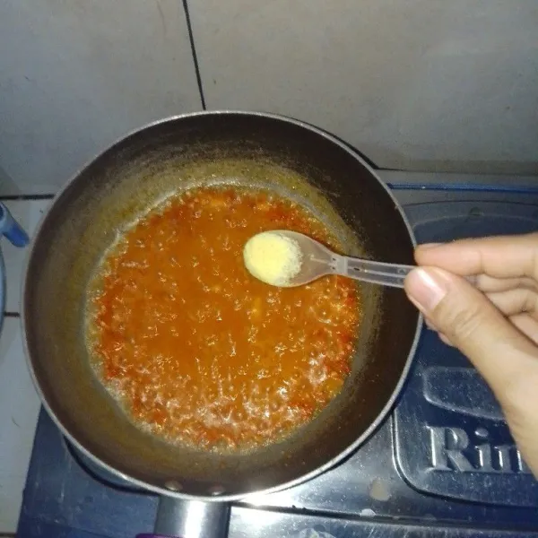 Masukan 1/2 sdt kaldu bubuk