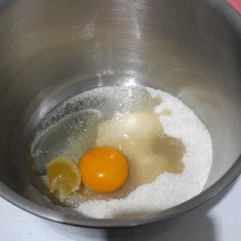 Kocok hingga mengembang telur, SP, dan gula pasir
