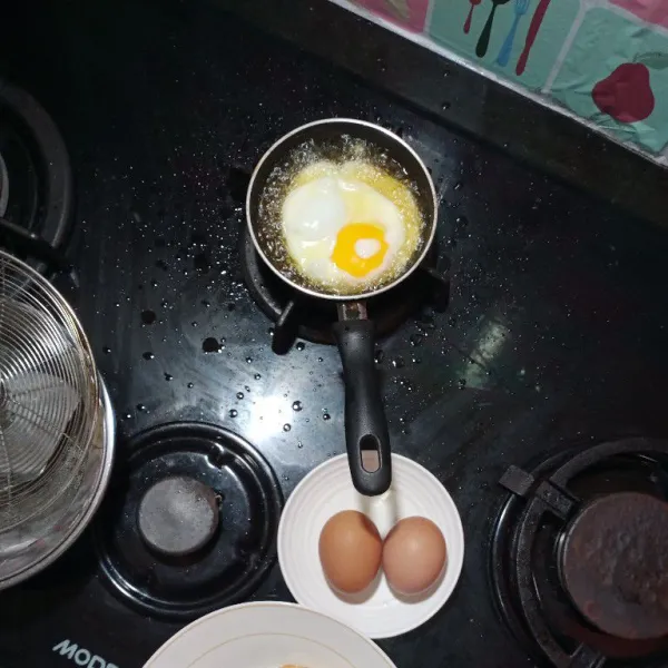 Ceplok telur nya, tidak perlu diberi garam.