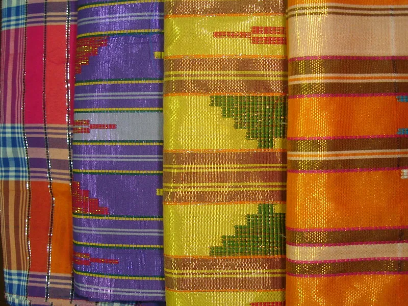 kain tenun Bugis oleh oleh khas makassar